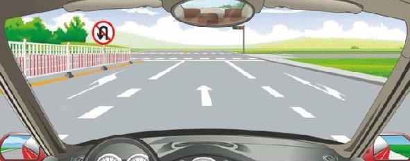 遇到这种情况的路口,以下做法正确的是什么?